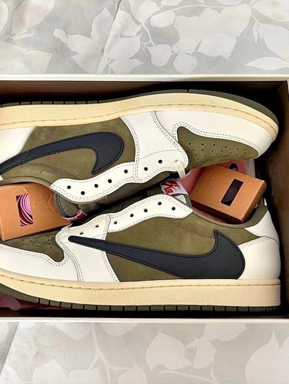 Jordan Air Jordan 1 Retro Low OG SP x Travis Scott 'Medium Olive' Sneakers